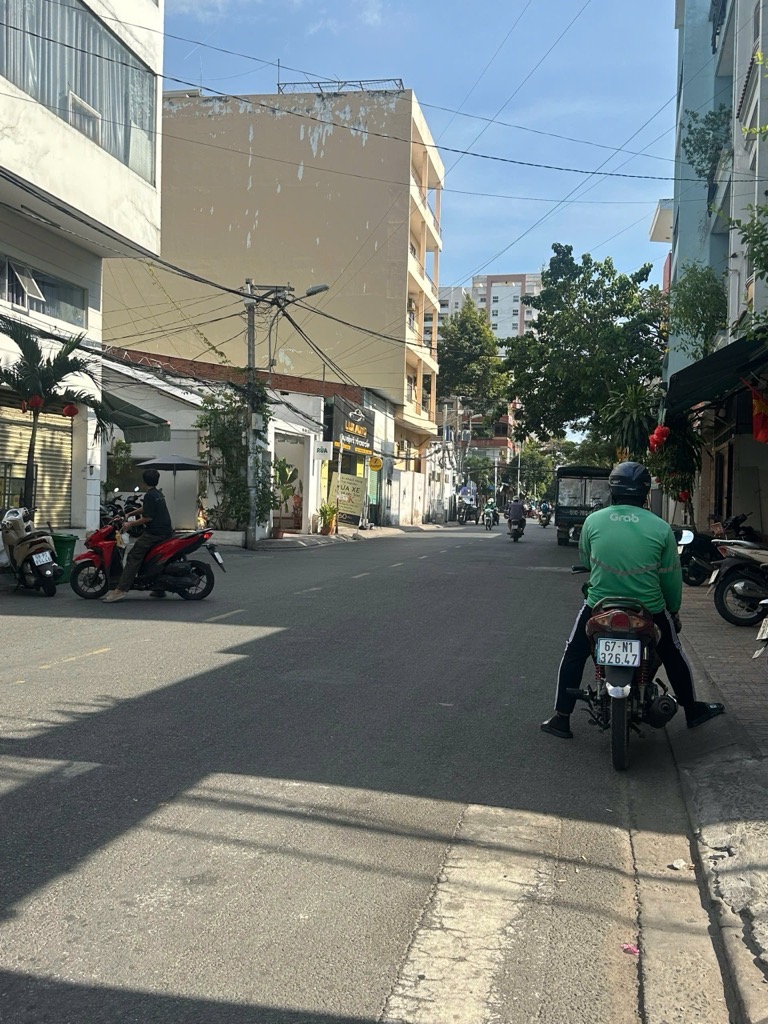Bán nhà 2 tầng, 2 phòng ngủ, diện tích 22m2 tại Bàu Cát Tân Bình
