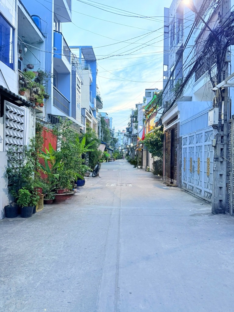 Bán nhà Hẻm Xe Hơi, 2 tầng diện tích 108m2, Lạc Long Quân Tân Bình, mặt tiền 4.5m,