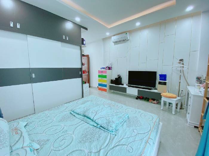 Nhà 5 tầng rộng 40m2 hẻm ô tô Phường 14 Tân Bình