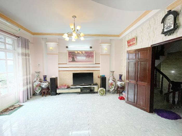 Bán nhà mặt tiền Bùi Minh Trực quận 8, diện tích 97.2m2, 3 tầng, mặt tiền rộng 6.5m, giá 35 tỷ