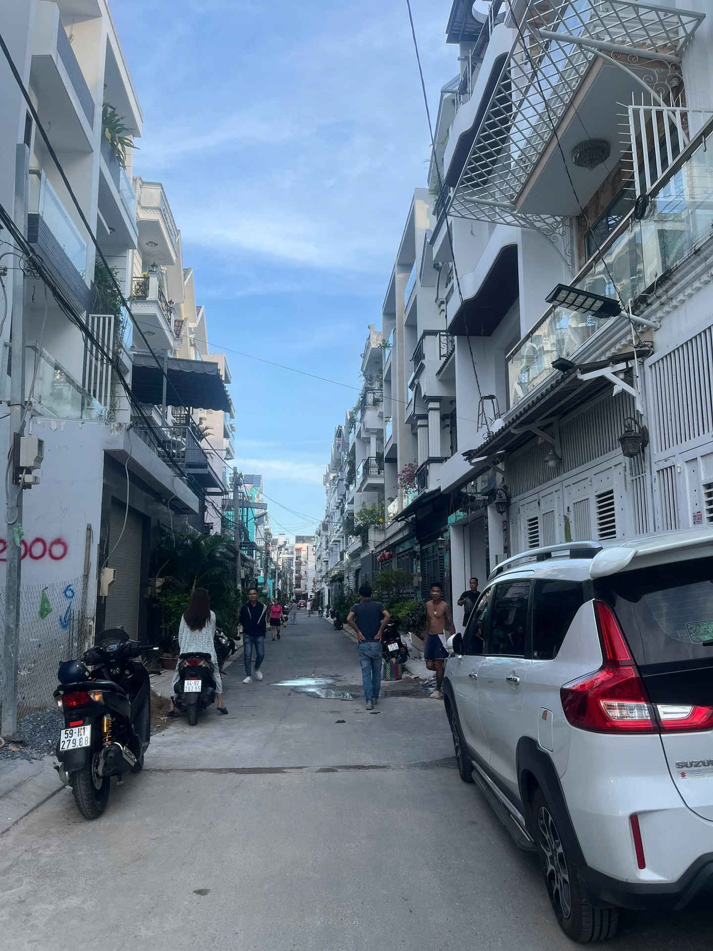 Bán nhà riêng 4 tầng 3 mặt thoáng tại quận với vị trí gần công viên, hẻm nhựa an ninh