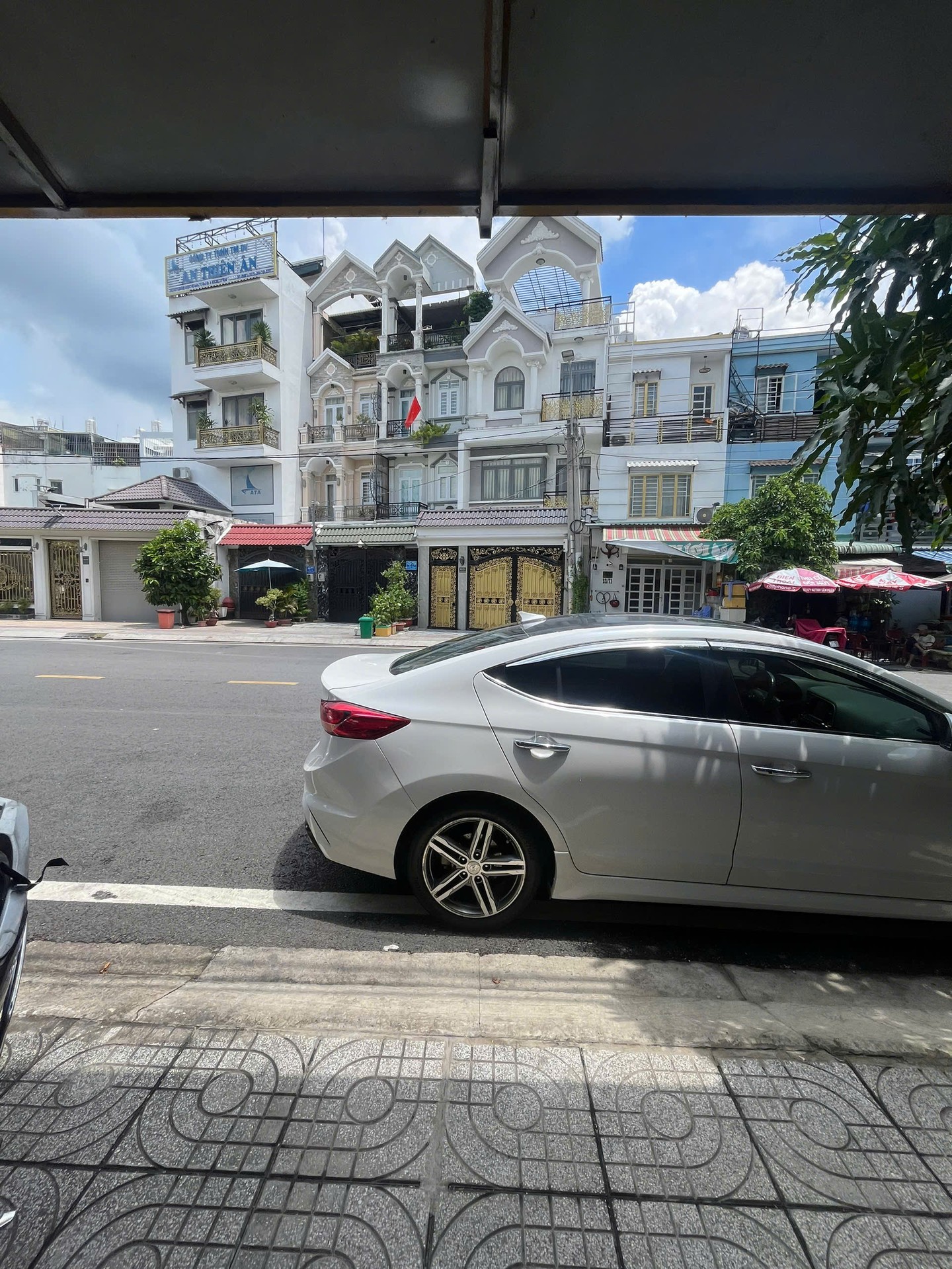4.71x12, nở hậu 4.72, nhà 2 tầng kiên cố, 3 phòng ngủ, 1 phòng thờ, 3 vệ sinh
- Vị trí cực đẹp