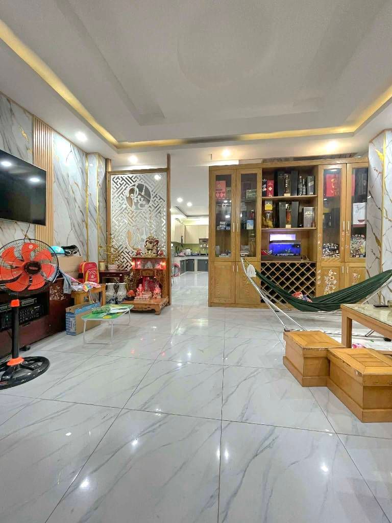 Bán nhà 2 tầng 4 phòng ngủ rộng 56m2 tại Tân Bình
