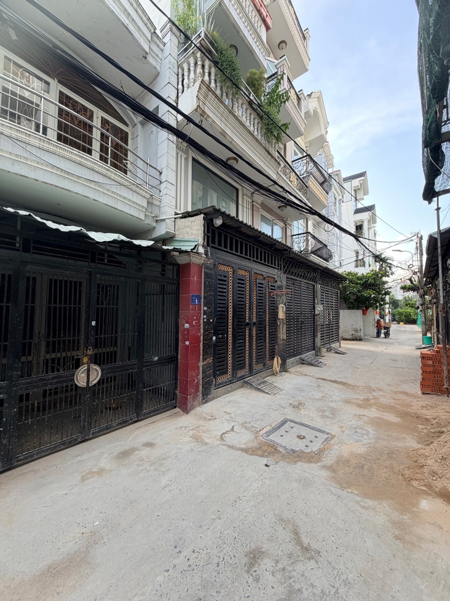 Bán nhà 2 tầng 50m2 gần trung tâm Quận Tân Phú giá 5.4 tỷ