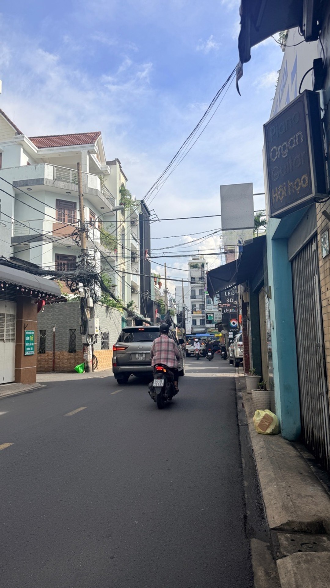 Nhà 3 tầng rộng thoáng, gần trung tâm Tân Bình, xe hơi vào nhà