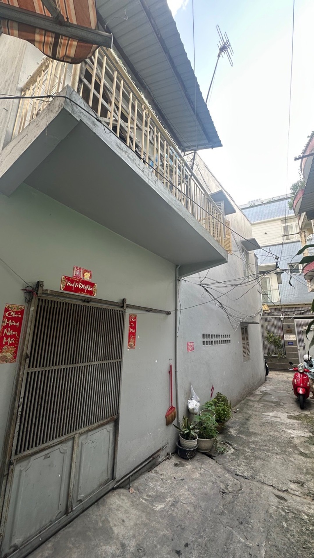 - Vị trí: gần ngã tư Nguyễn Trãi, Nguyễn Văn Cừ. Cung đường kinh doanh thời trang cao cấp, sầm uất…