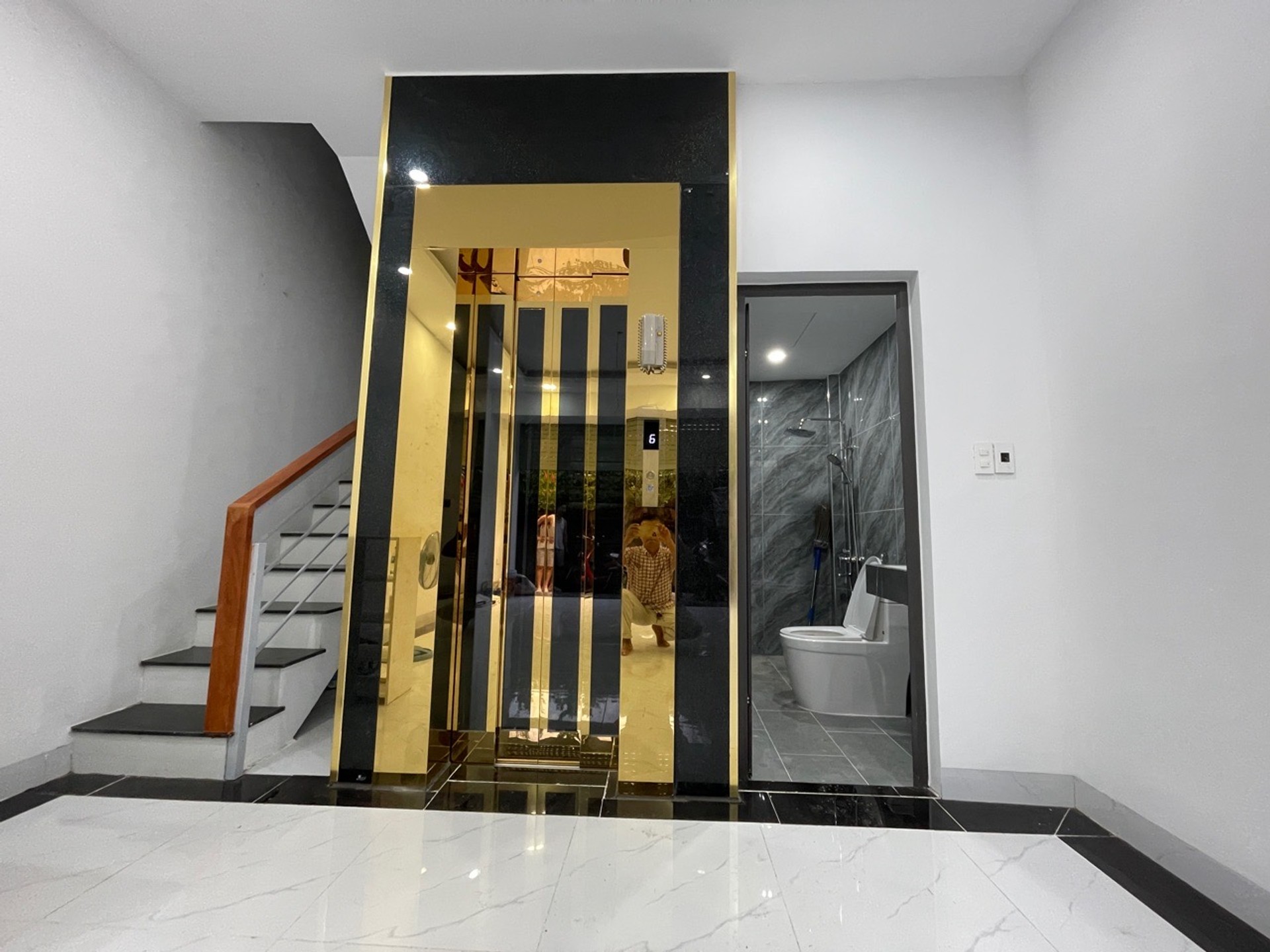Ô TÔ ĐỖ CỬA – SỔ ĐỎ ĐẸP!

🏡 NHÀ ĐẸP KIM CHUNG – HOÀI ĐỨC | 34,3M² | 6 TẦNG | THANG MÁY | GARA Ô TÔ