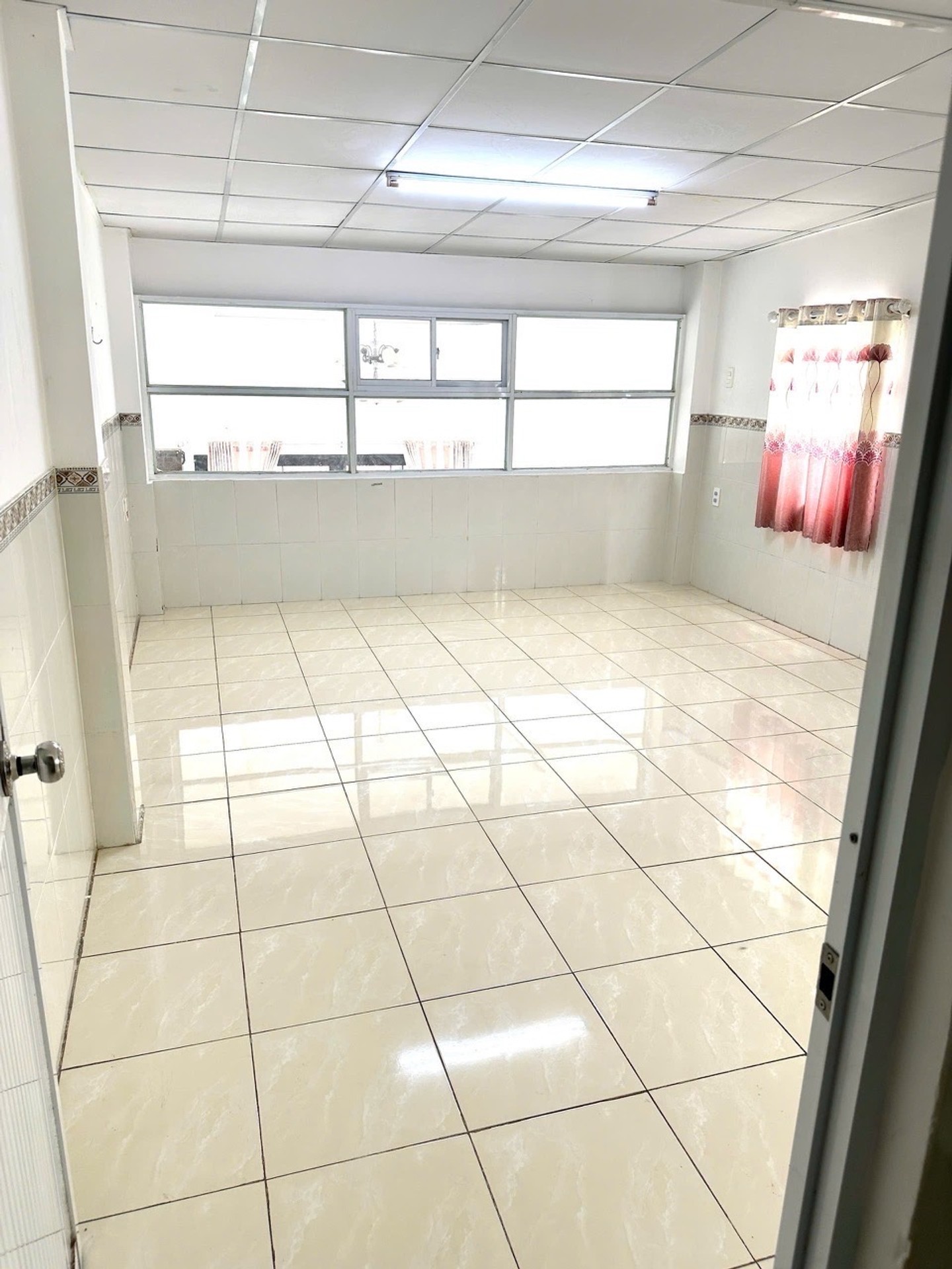 Nhà 2 tầng hẻm xe hơi đường Cống Lỡ, Tân Bình giá 5.2 tỷ
