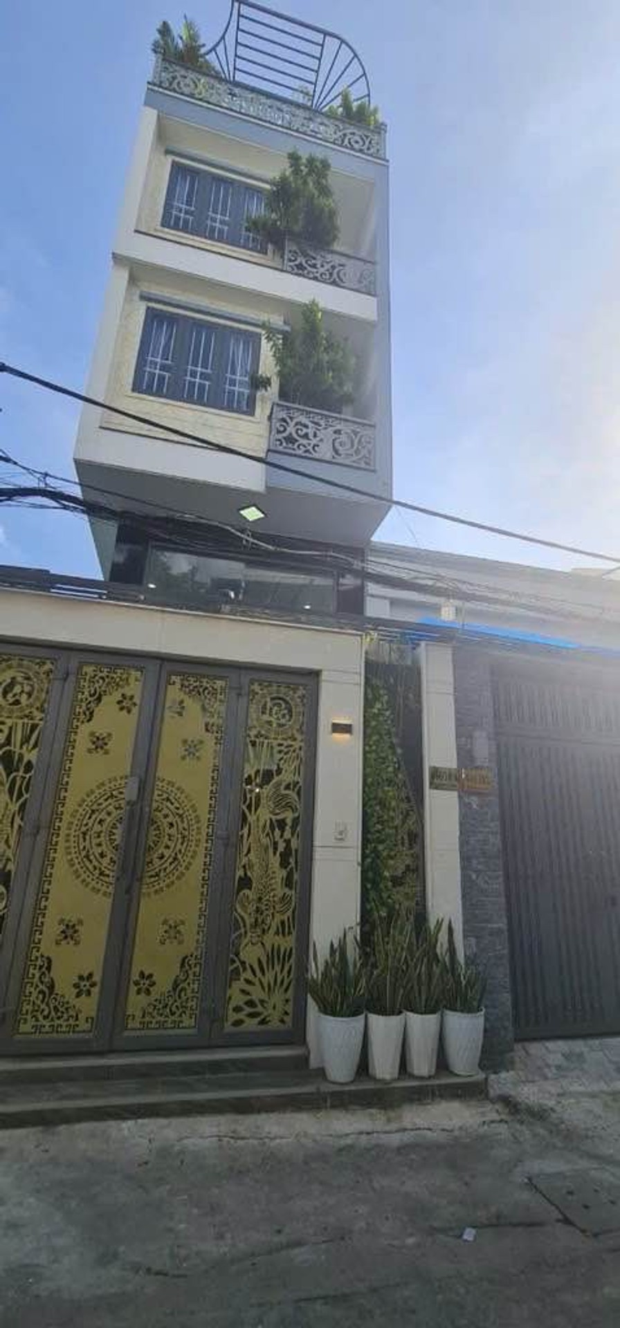Nhà mới đẹp 5 tầng, nội thất châu Âu sang xịn, giá yêu thương