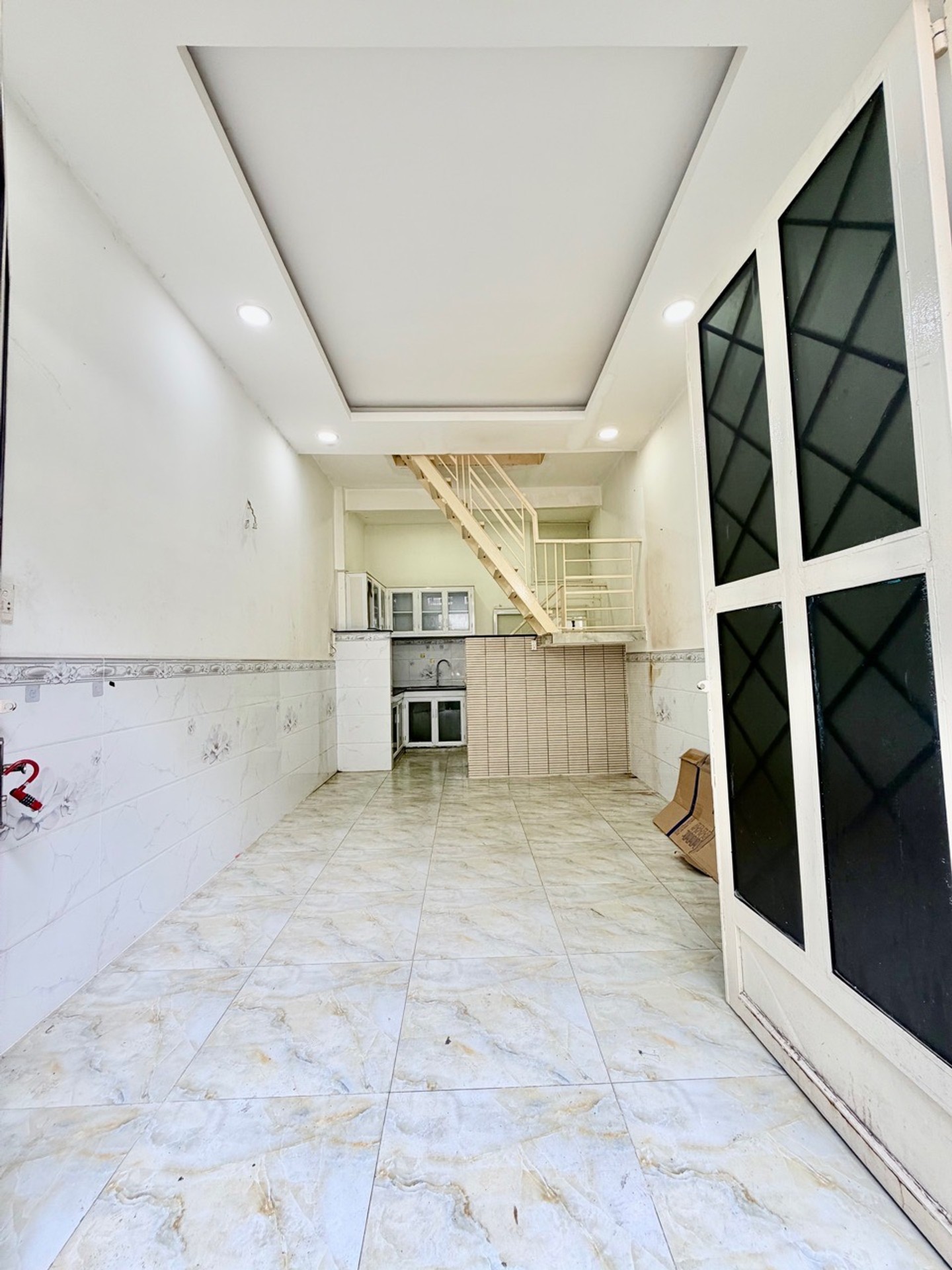 Nhà xinh quận 4, giá hợp lý, sẵn sàng về ở ngay