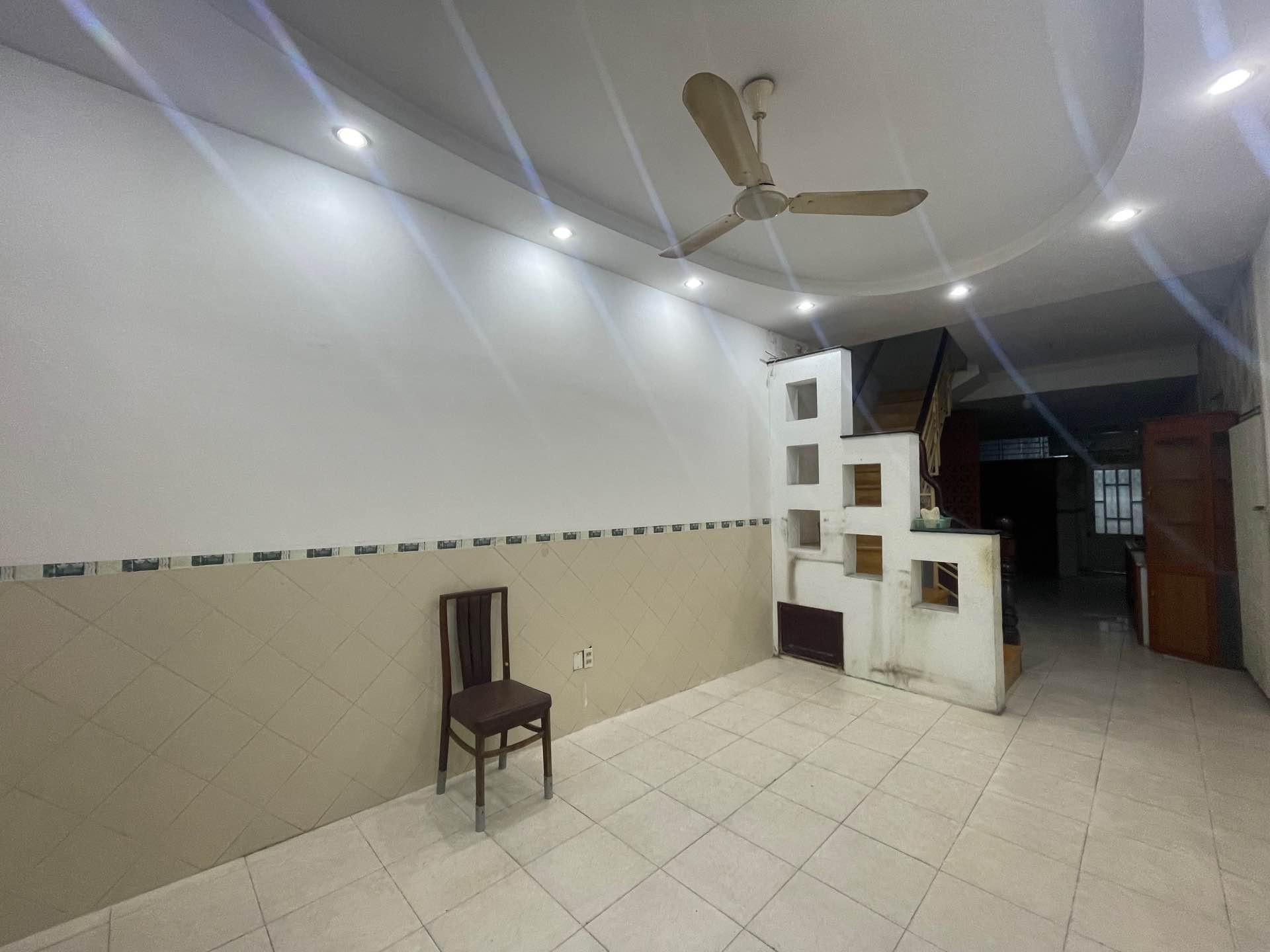 Bán nhà 4 tầng diện tích 70m2 khu Hoàng Văn Thụ, giá tốt