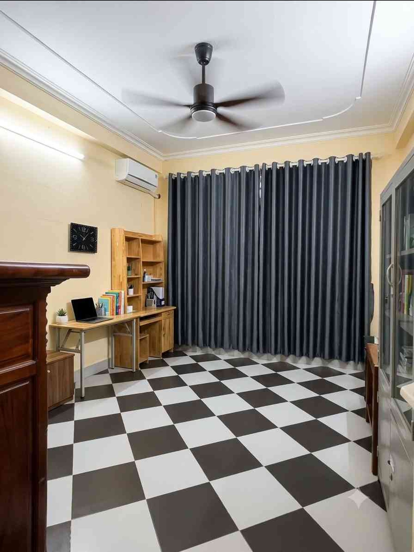 Nhà 5 tầng kiên cố gần trung tâm Mỗ Lao, đầu tư cực tốt
