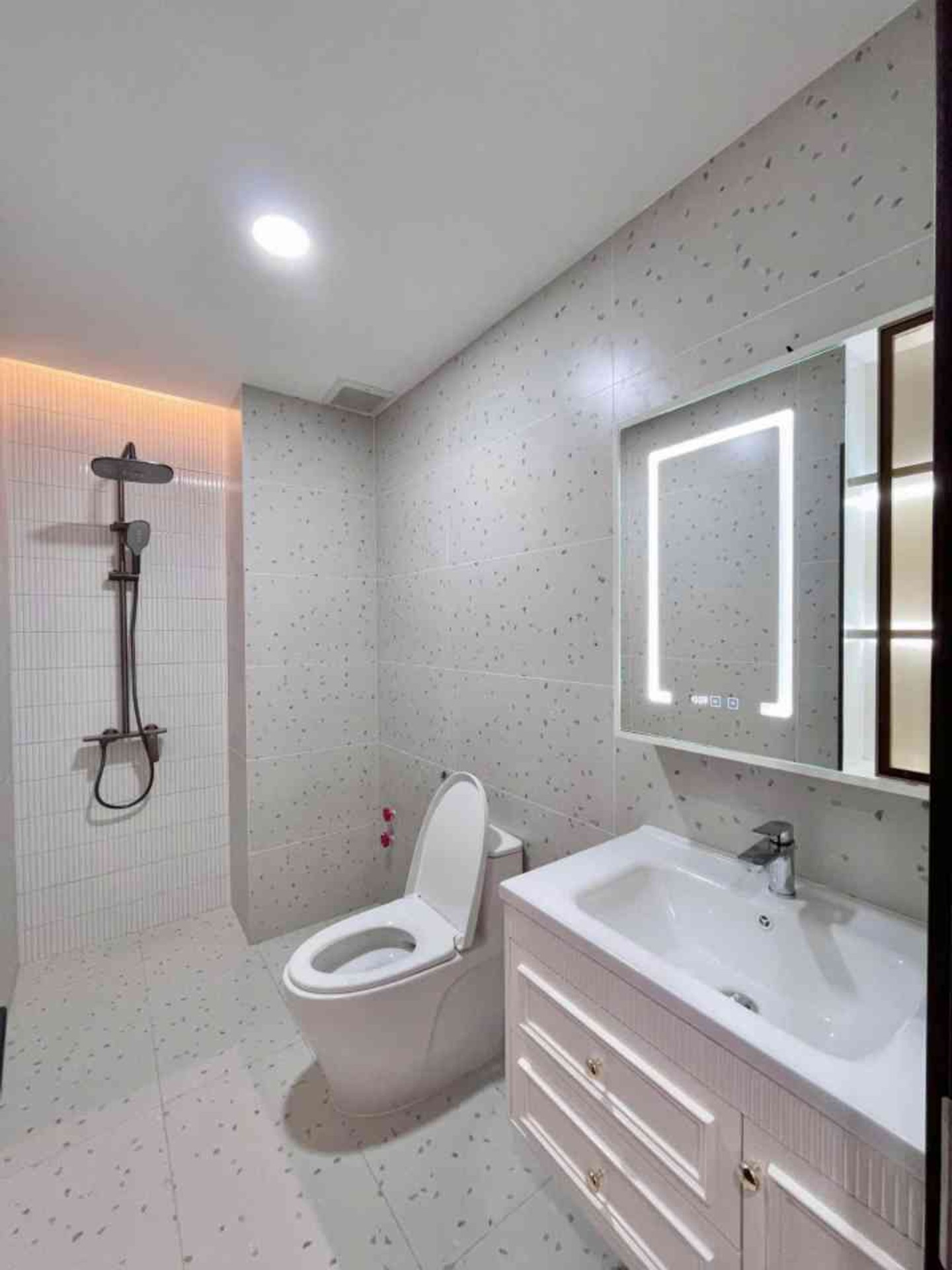 Bán nhà mặt phố Tân Bình, 5 tầng thang máy, 78.9m2, 24.5 tỷ