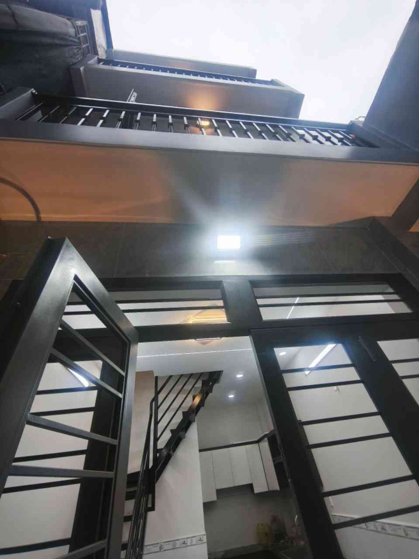 Cơ Hội Sở Hữu Nhà 3 Tầng Mới Xây Hẻm Ba Gác Tại Lạc Long Quân
