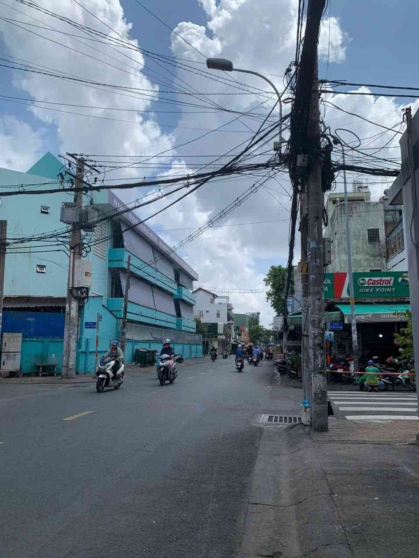 Nhà 4 tầng mặt phố Văn Cao kinh doanh đa ngành giá 5.6 tỷ
