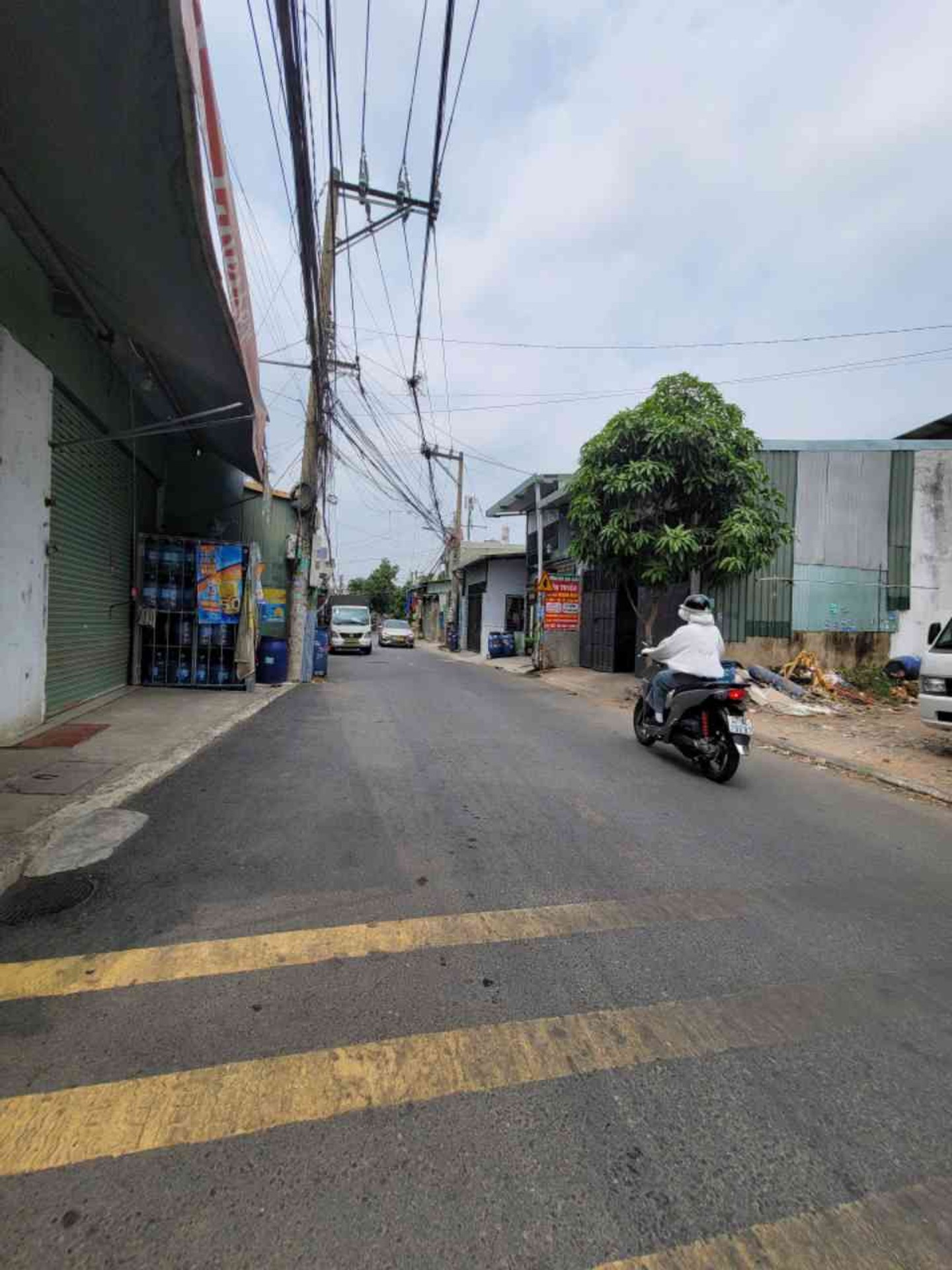 Kho xưởng trung tâm Dĩ An, xe tải thoải mái, giá tốt