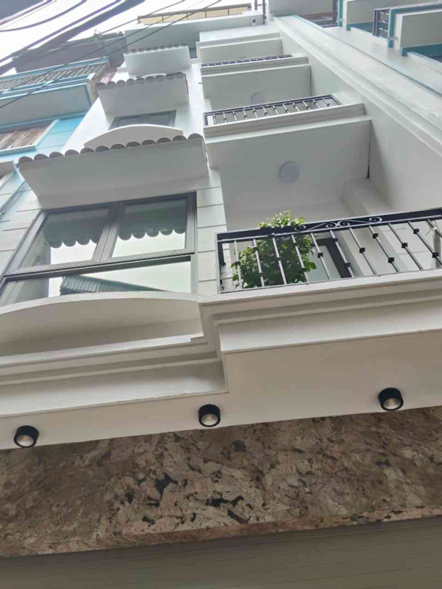 Nhà 6 tầng thang máy, ngõ ôtô đỗ cửa, vị trí độc tôn ở Bằng Liệt