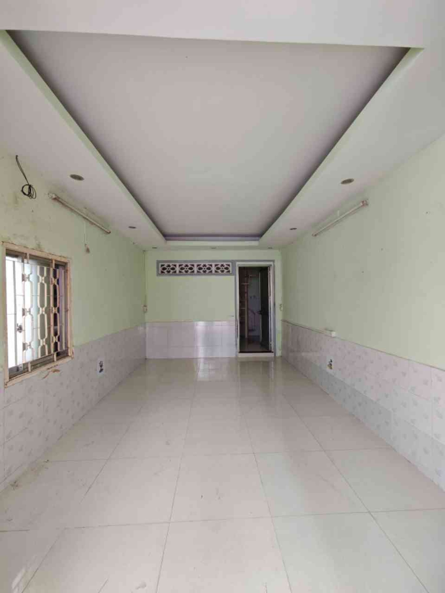 Nhà 2 tầng rộng rãi ngay trung tâm Gò Vấp giá hời