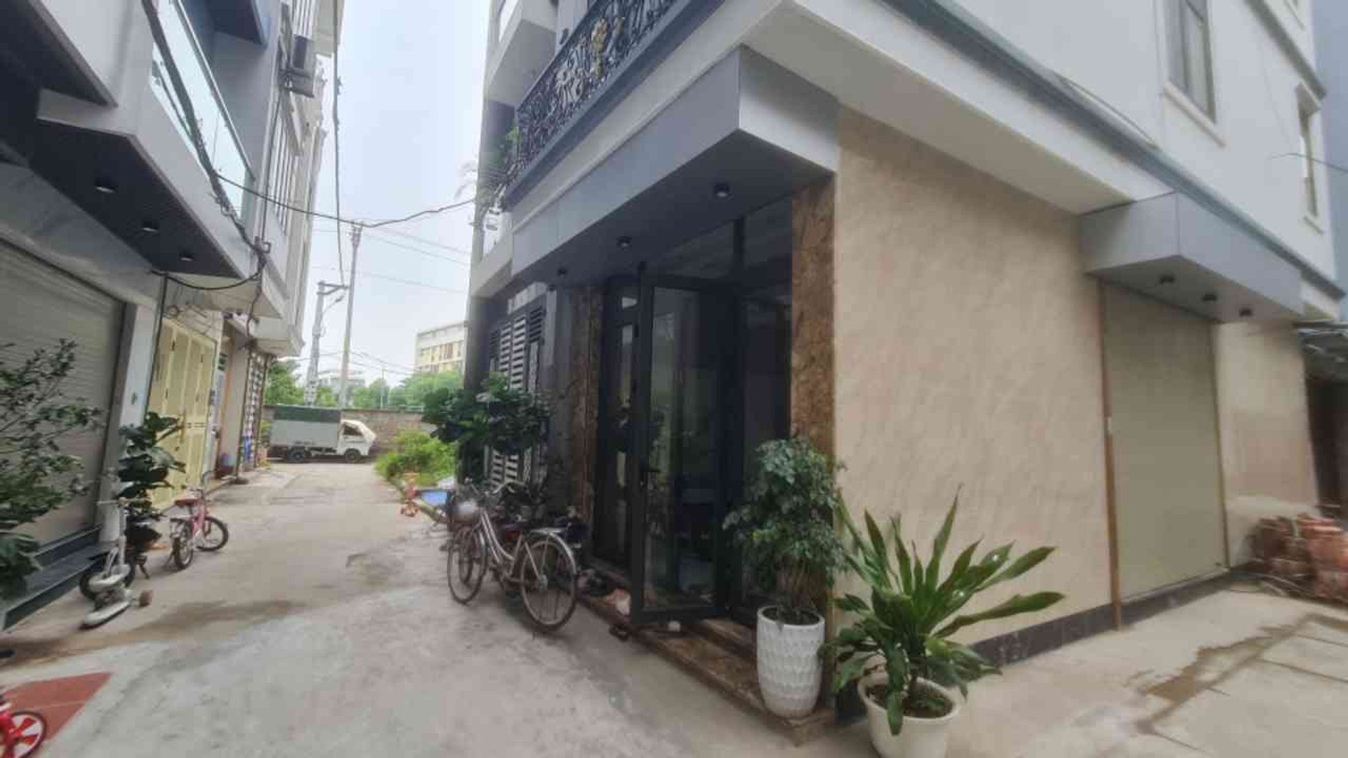 bán nhà phù hợp để ở trung tâm gia lâm sát công viên