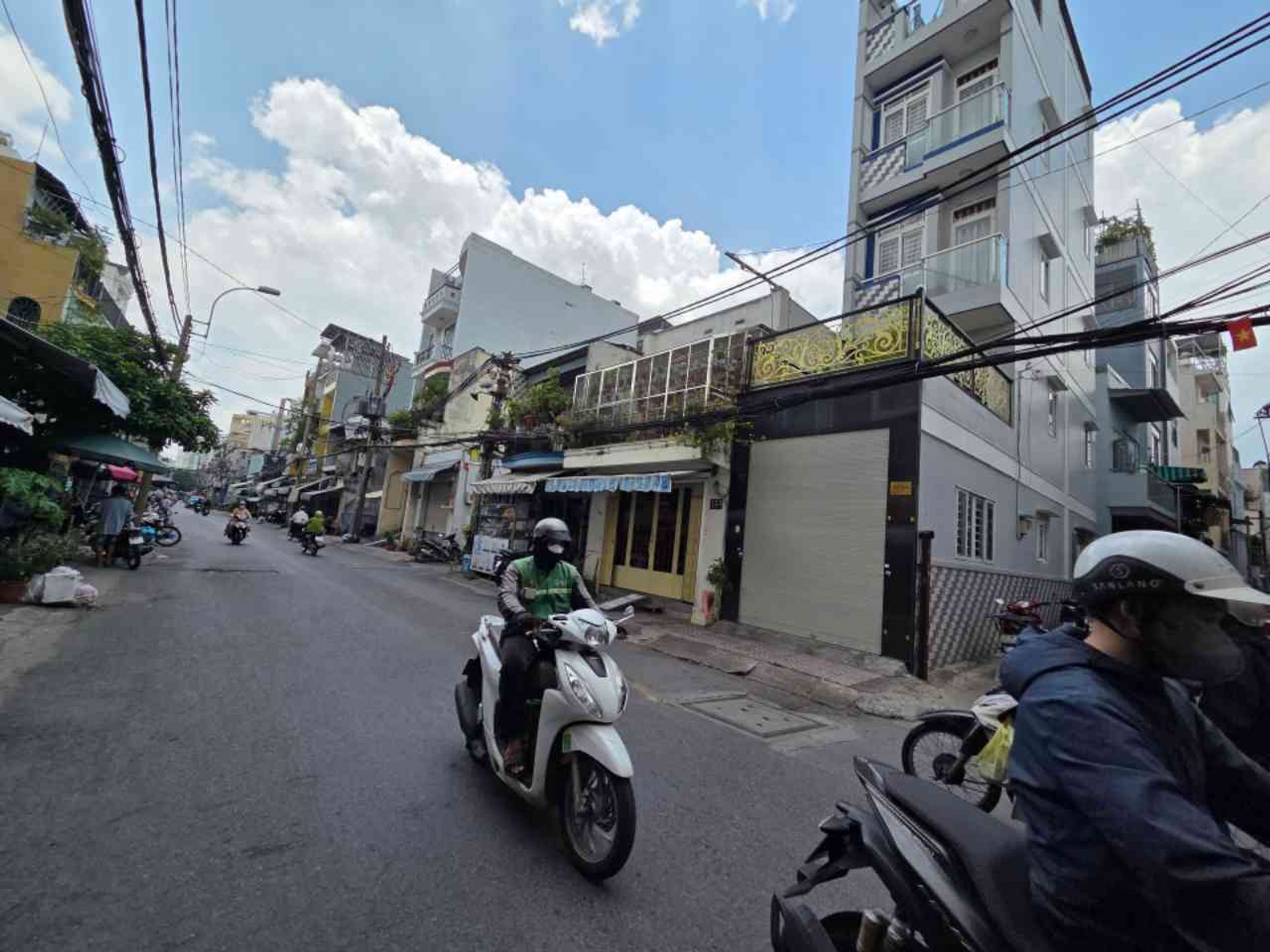 Gấp Bán Nhà Hẻm Xe Tải, Giá Tốt Quận 11