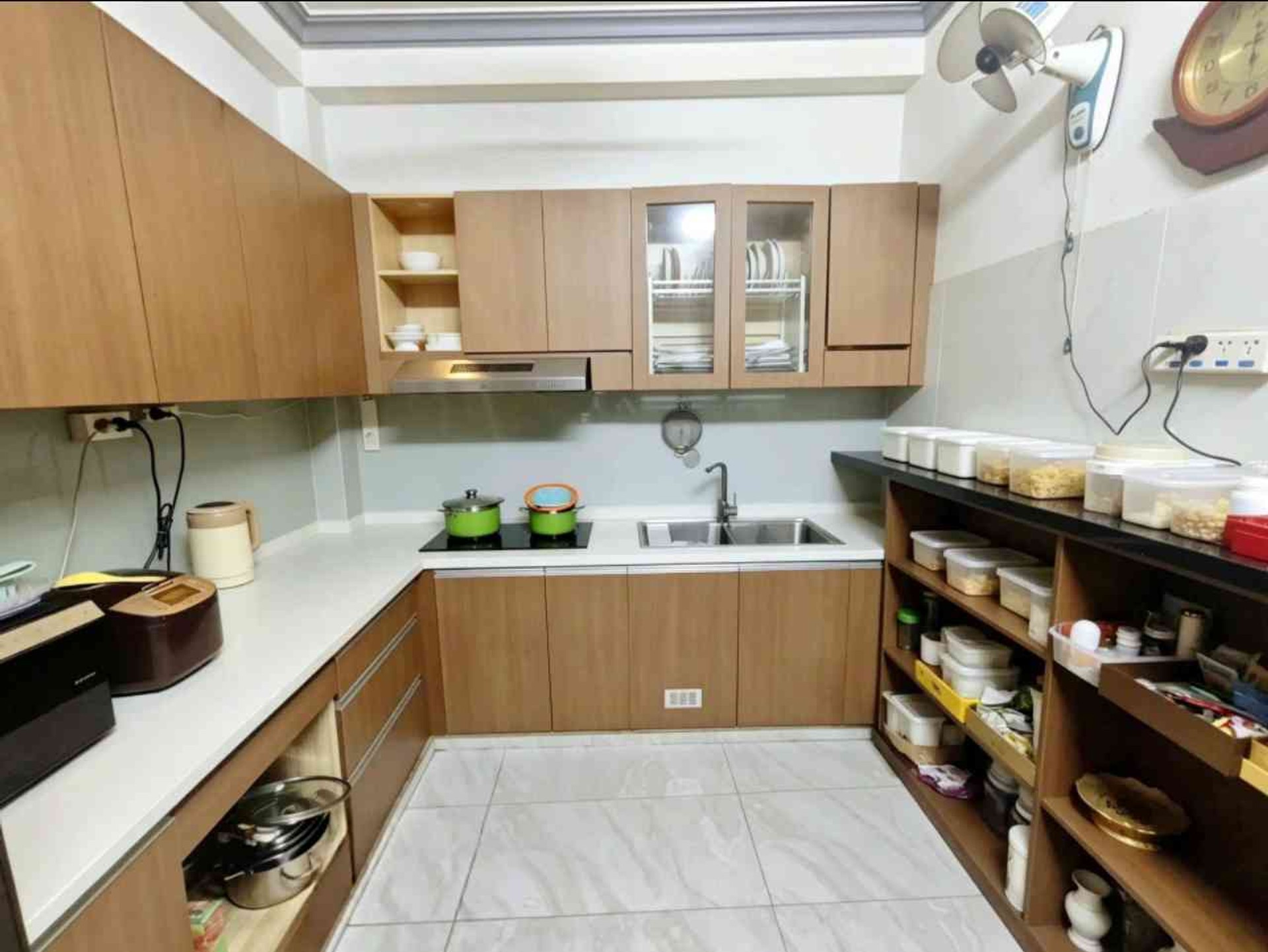 Bán nhà mặt phố 6 tầng mặt tiền 4.6m khu chợ Trần Văn Quang Tân Bình