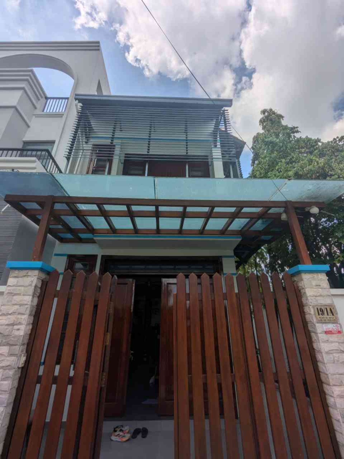 Bán nhà biệt thự mini 2 tầng rộng 69.5m² ở quận trung tâm