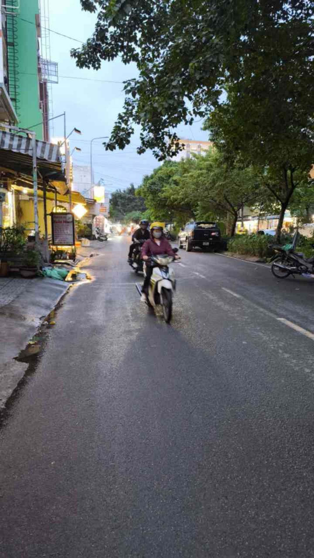 Nhà góc mặt tiền rộng sầm uất tại Tân Phú