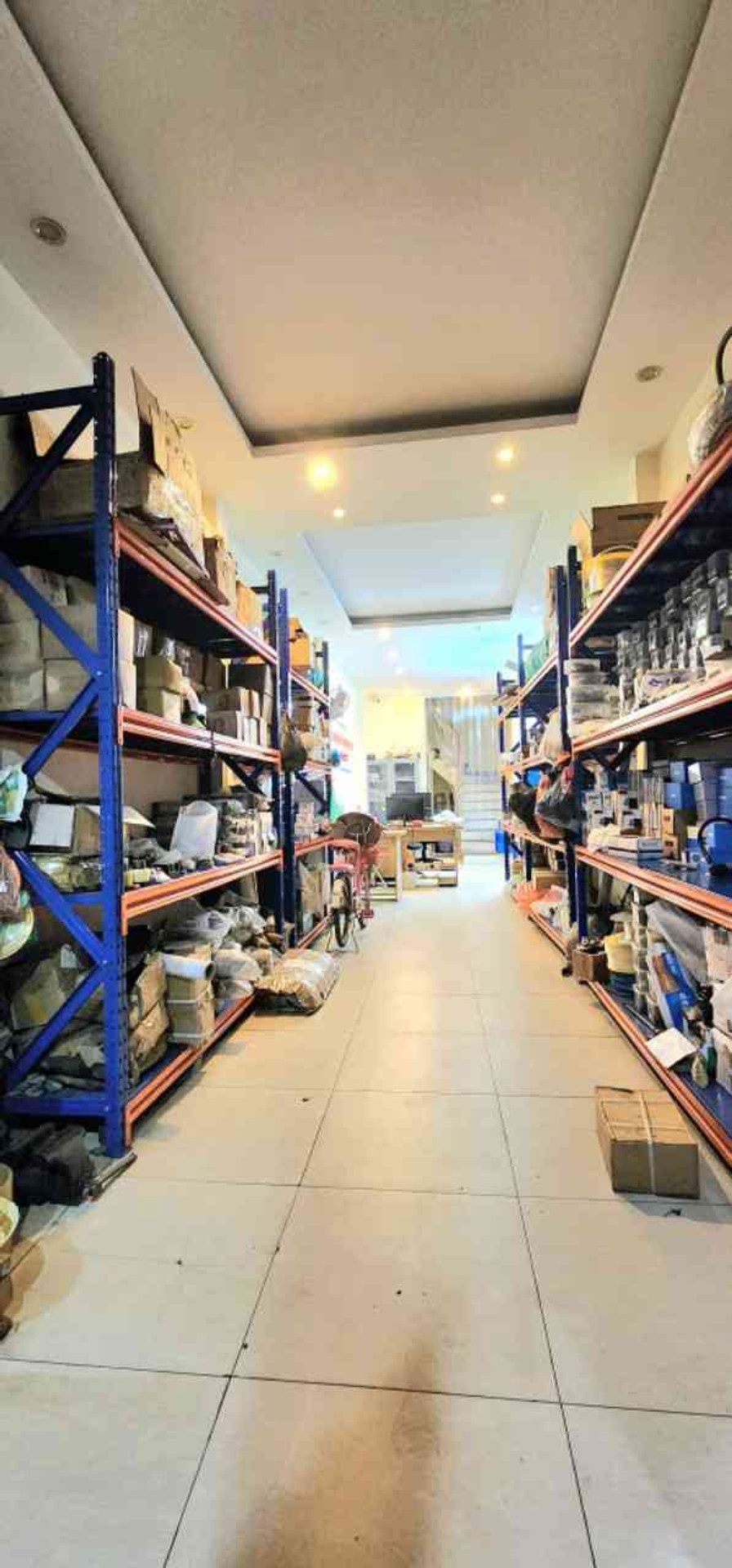 Nhà mặt phố sầm uất, giá siêu hấp dẫn chờ chủ mới