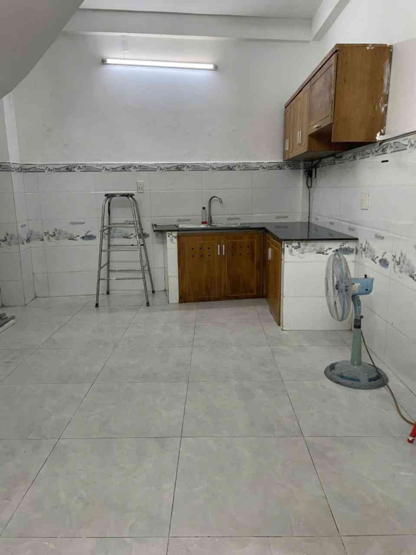 Bán nhà 4 tầng 3 phòng ngủ tại phường Bùi Thế Mỹ