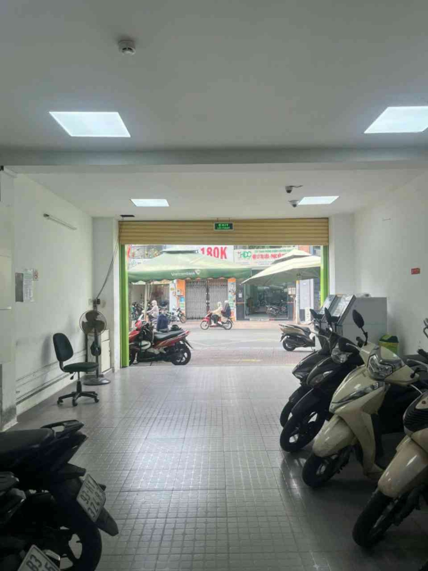 Nhà mặt tiền to đùng, thu nhập khủng tại Quận 3