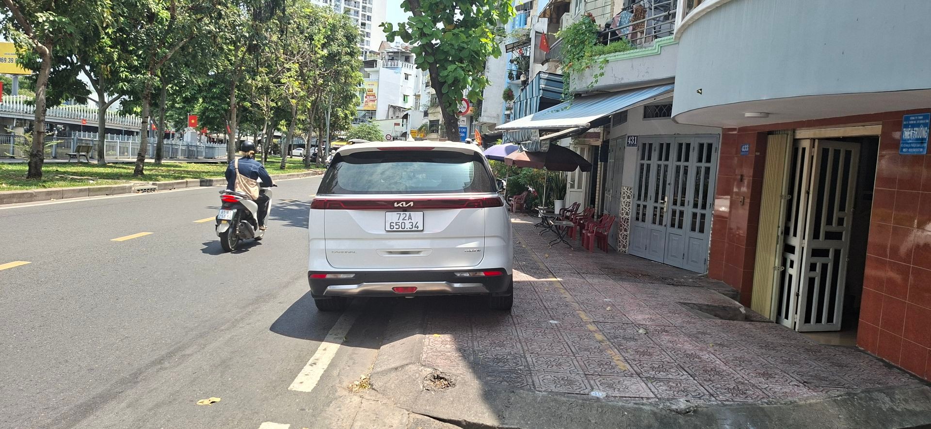 Nhà mặt phố quận 3 - góc view sông thoáng mát, tiện kinh doanh