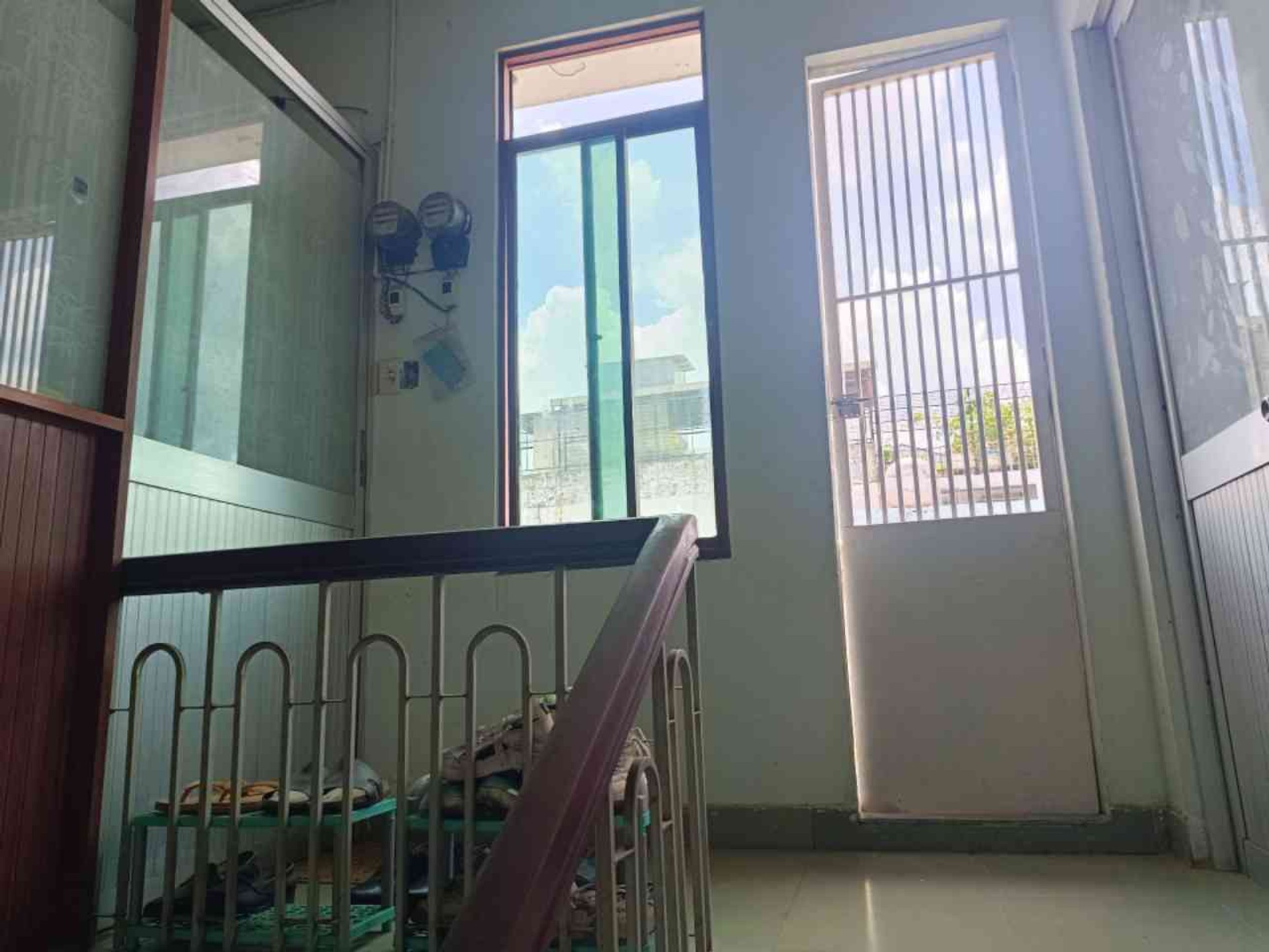 Bán nhà mặt phố lô góc 2 mặt tiền, 4 tầng, thu nhập 30 triệu/tháng,Tự Lập-Tân Bình