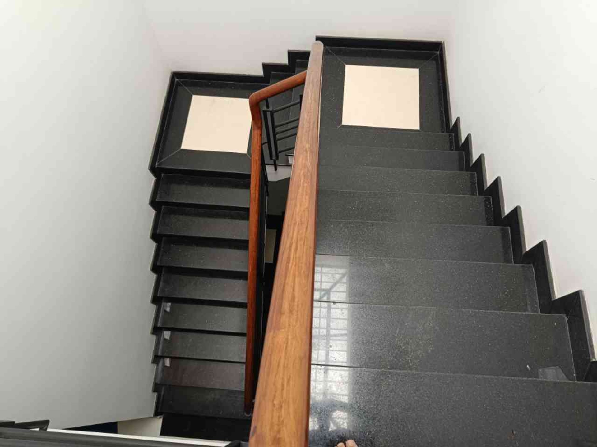 Bán nhà 5 tầng 79m2 gần Ni Sư Huỳnh Liên, giá 17,9 tỷ