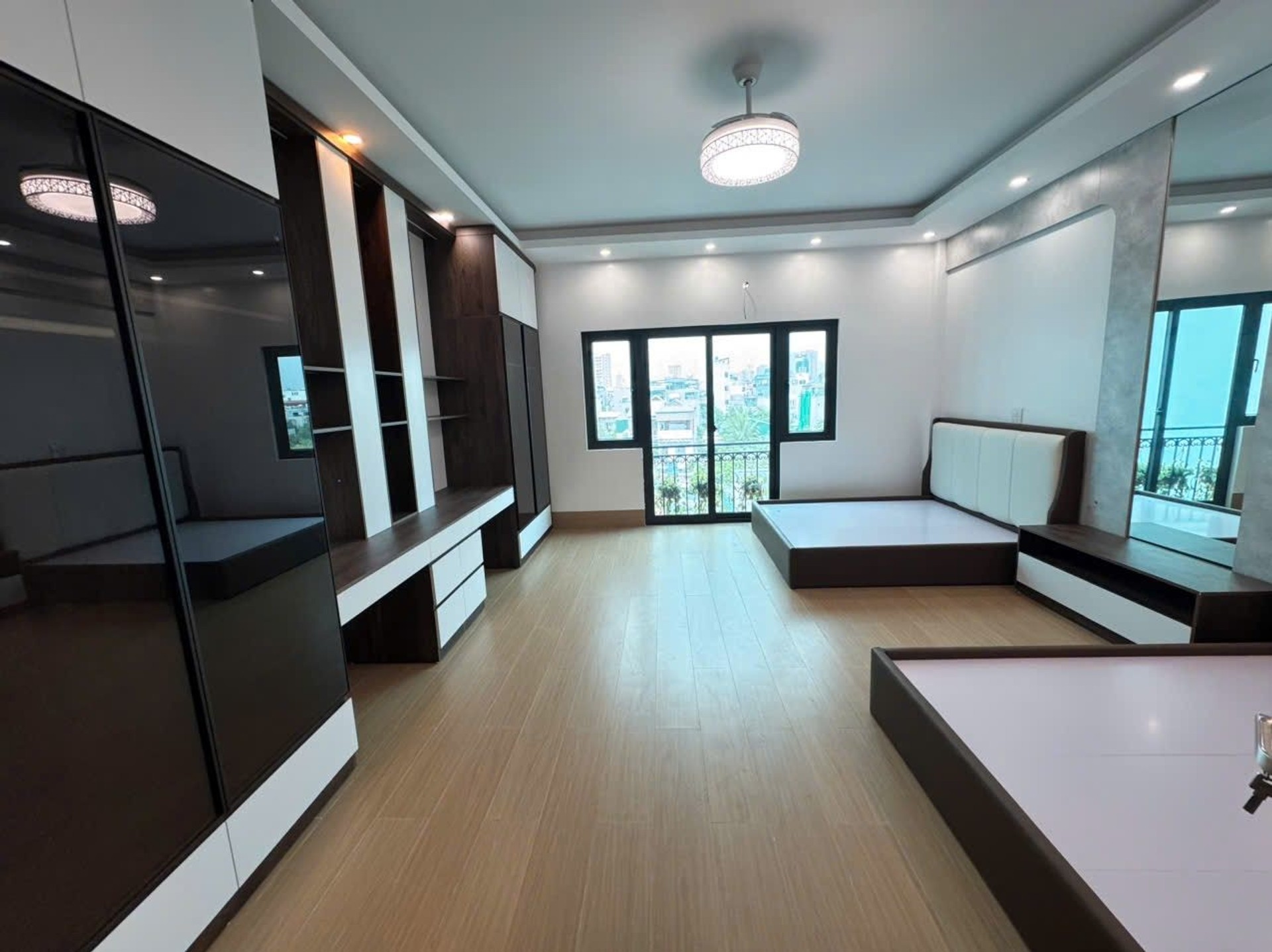 SIÊU PHẨM LIỀN KỀ 6 TẦNG THANG MÁY. GIAO THÔNG THUẬN TIỆN TẠI QUANG LÃM
