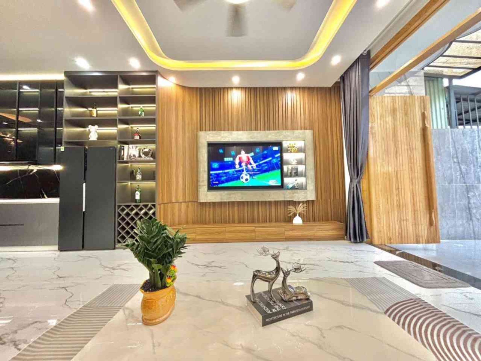 Nhà mặt phố 3 tầng full nội thất view đẹp tại Hoà Xuân