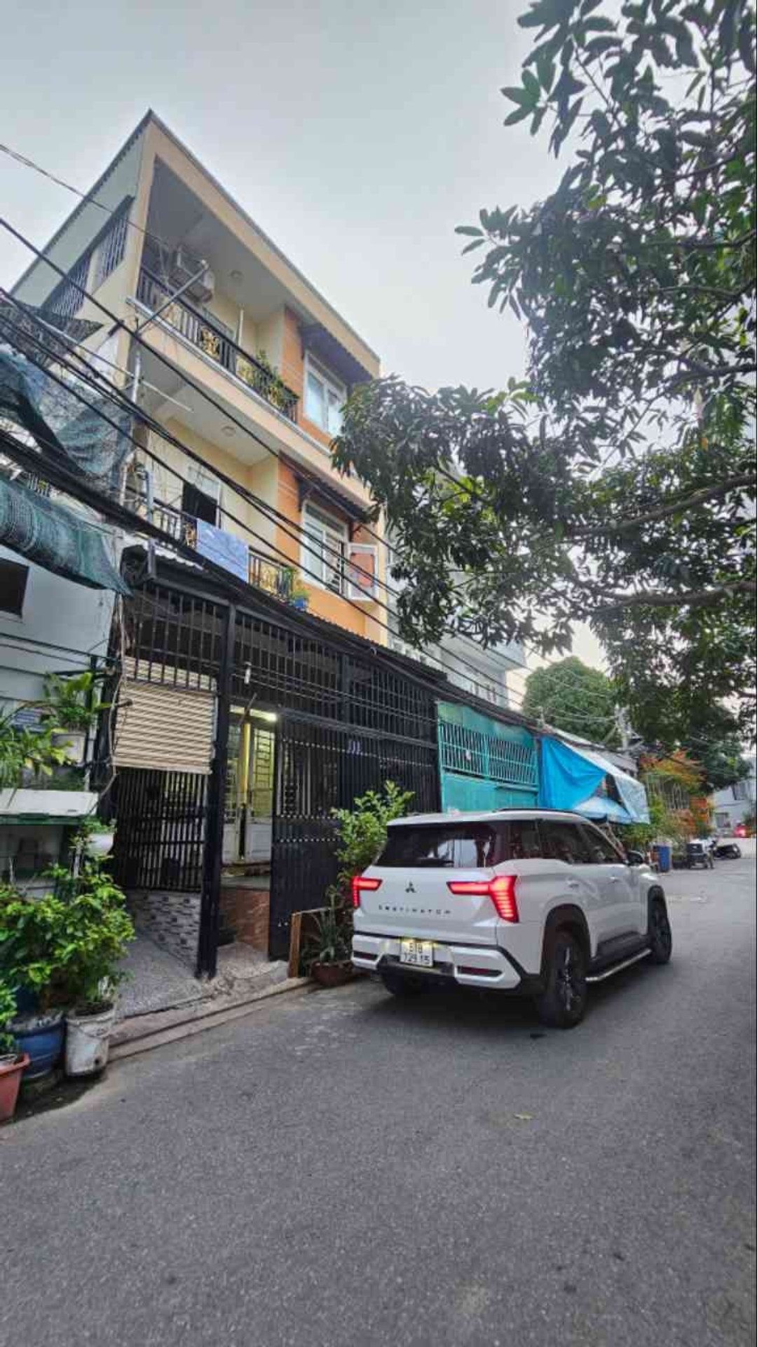 Nhà 3 tầng kiên cố, gần Phú Mỹ Hưng, giá siêu tốt
