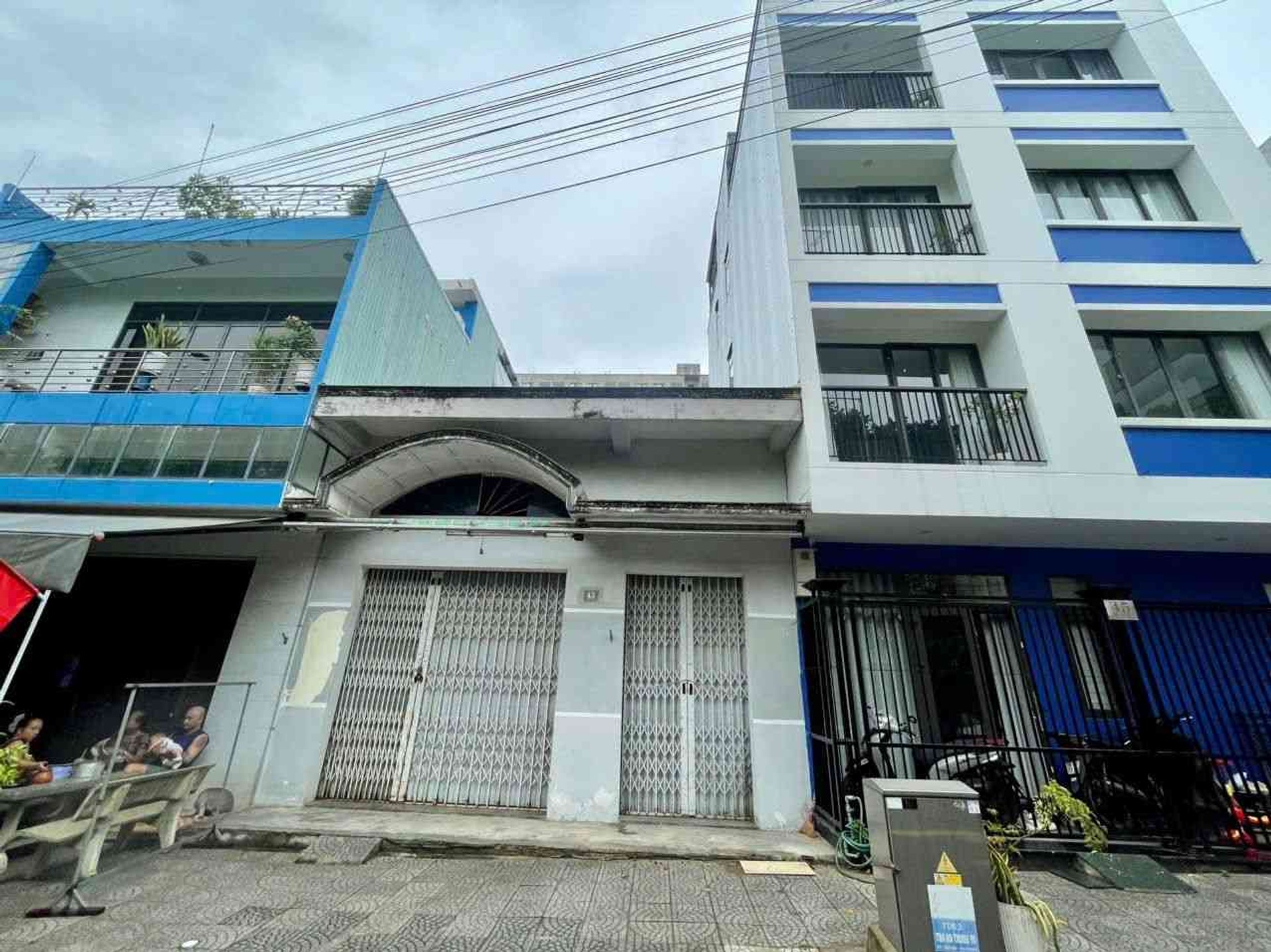 Bán nhà mặt phố tại An Hải Tây, gần cầu Trần Thị Lý, diện tích 65m2, mặt tiền 6.4m giá 12.9 tỷ.