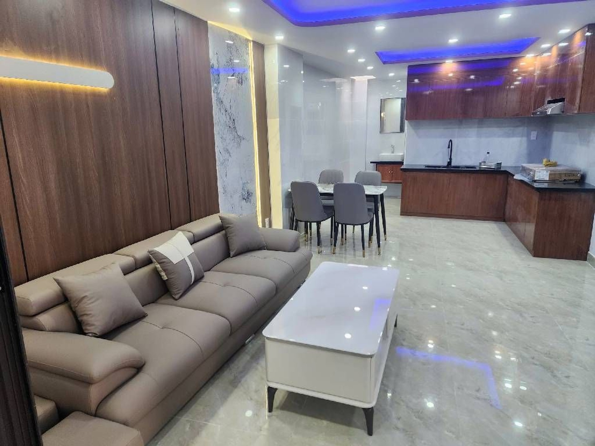Nhà 3 tầng mới 100% Tôn Đản, ô tô vào tận nhà, giá 4.6 tỷ