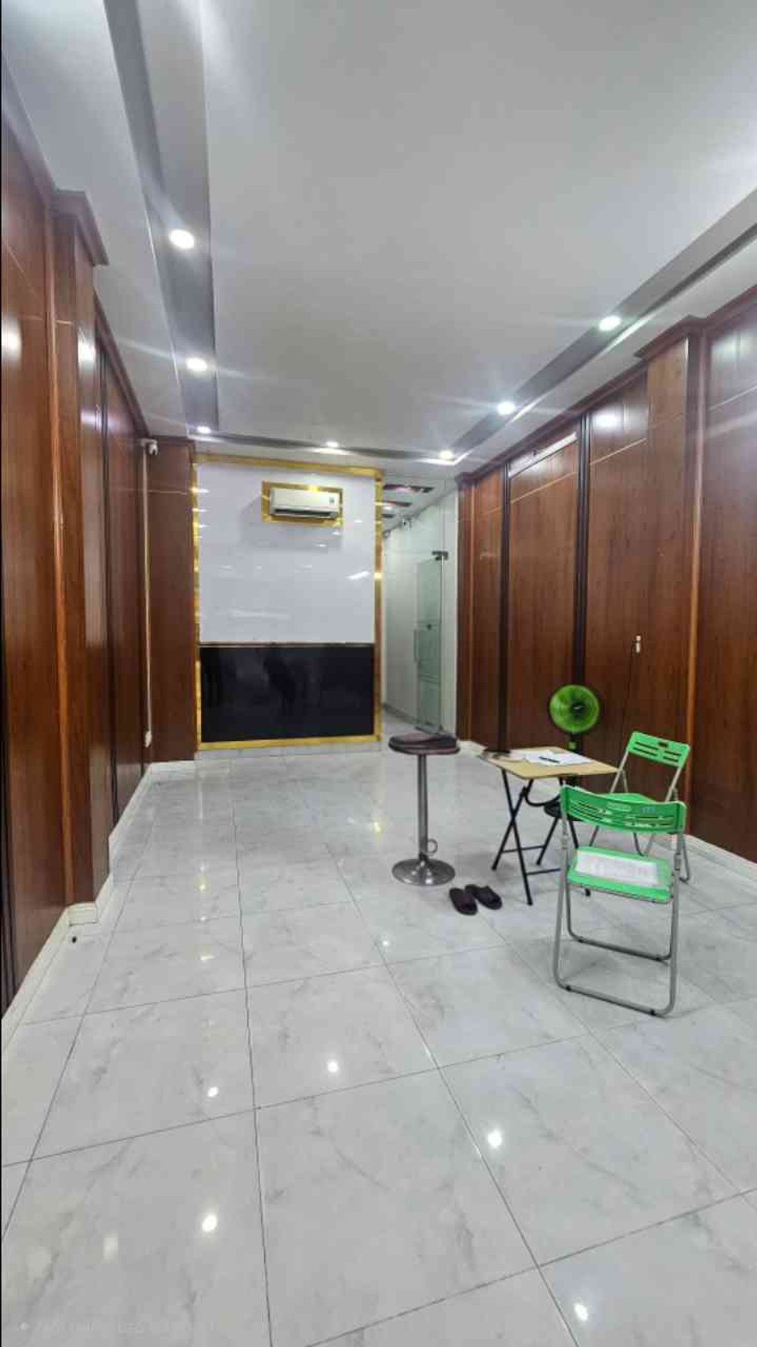 Nhà mặt phố Lạc Long Quân, Tân Bình giá giảm sốc