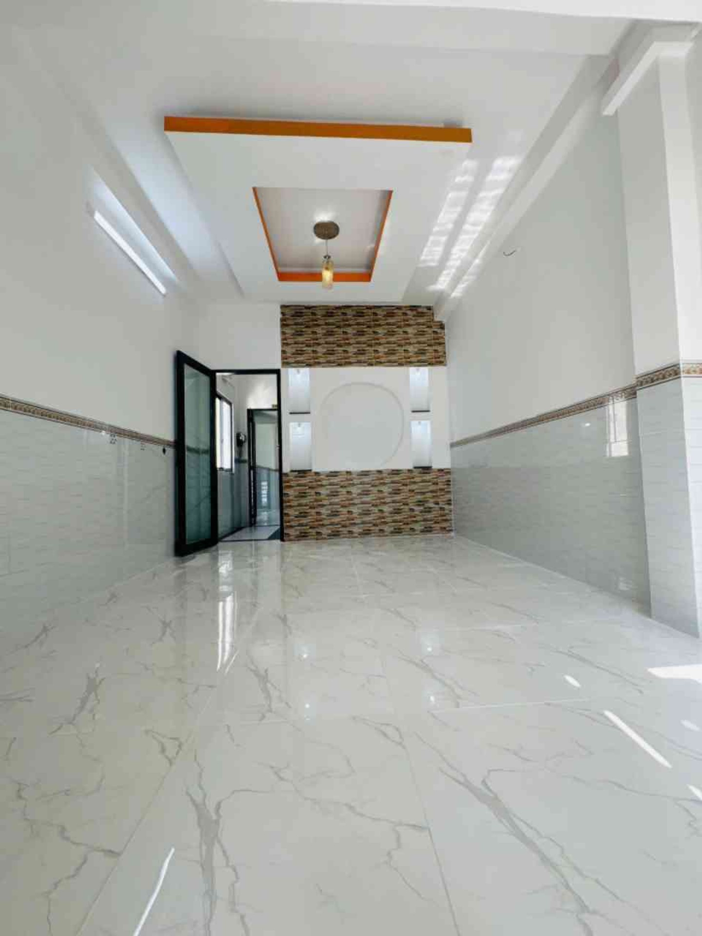 Bán nhà riêng 5 tầng khu vực Âu Dương Lân, diện tích 53.8m2, 9 phòng ngủ tiện Kinh Doanh.