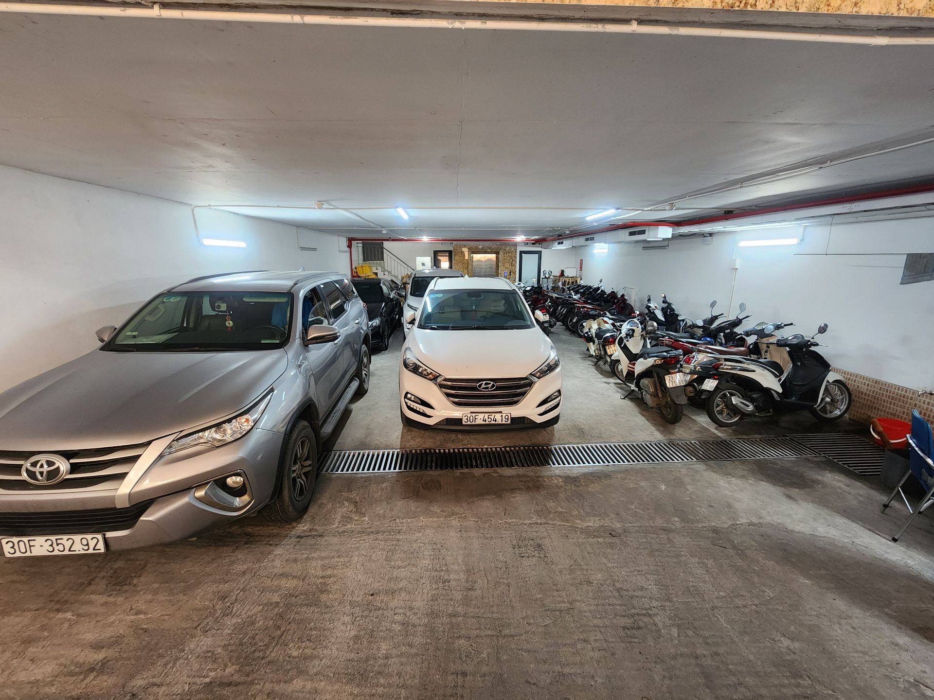 Building 9 tầng ( 8 tầng - 1 hầm)- thông sàn-230m-108 tỷ-kinh doanh đỉnh