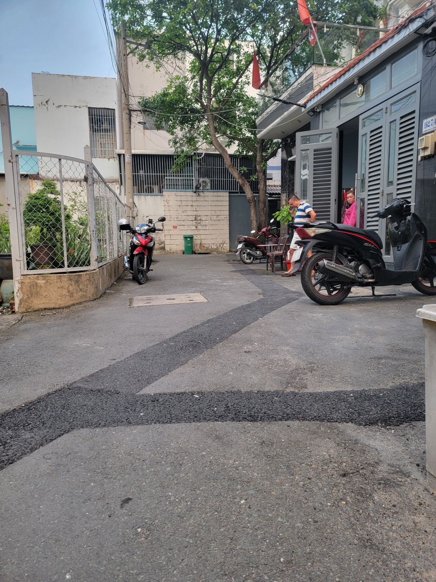 Nhà 5 tầng 4PN tại quận, giá hấp dẫn cần bán gấp