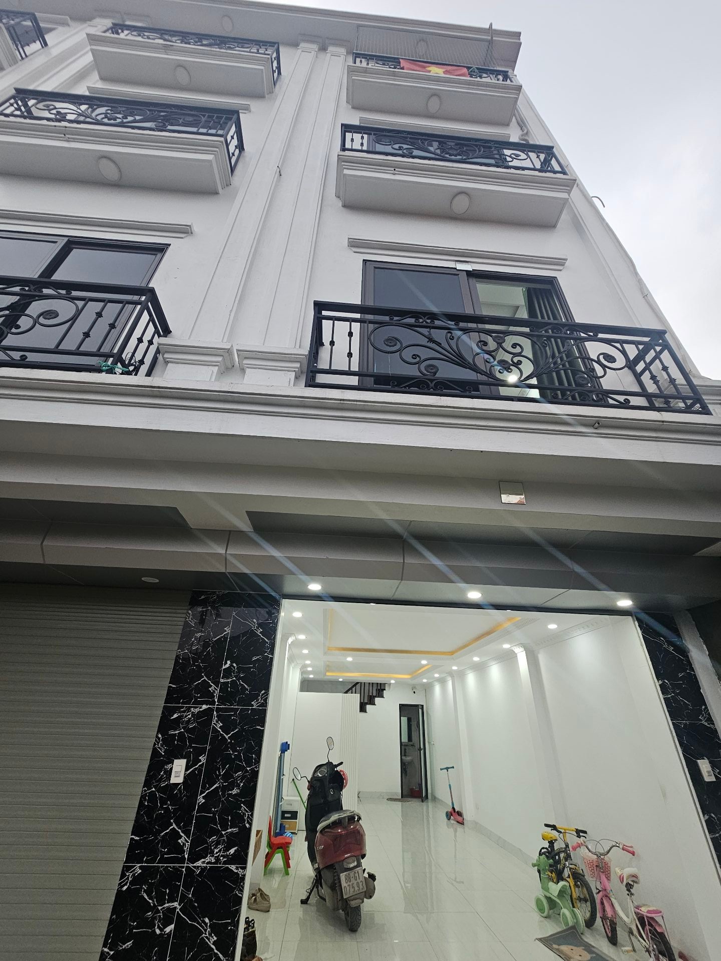 Nhà 4 tầng mới, ô tô vào tận cửa, giá siêu hấp dẫn tại Quyết Tiến