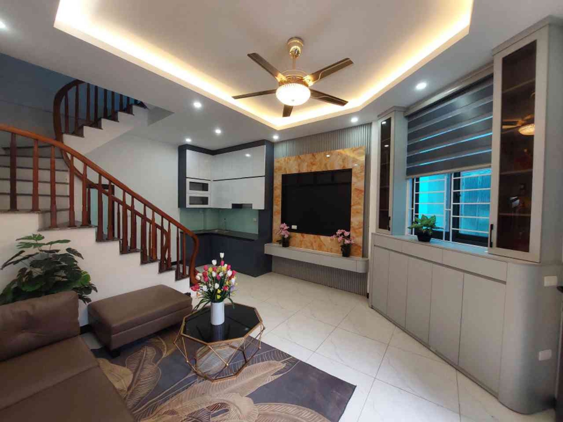 Nhà lô góc 3 thoáng, ô tô 7 chỗ đỗ cửa, full nội thất giá tốt tại Phú Diễn, Hữu Hòa - Đại Thanh.