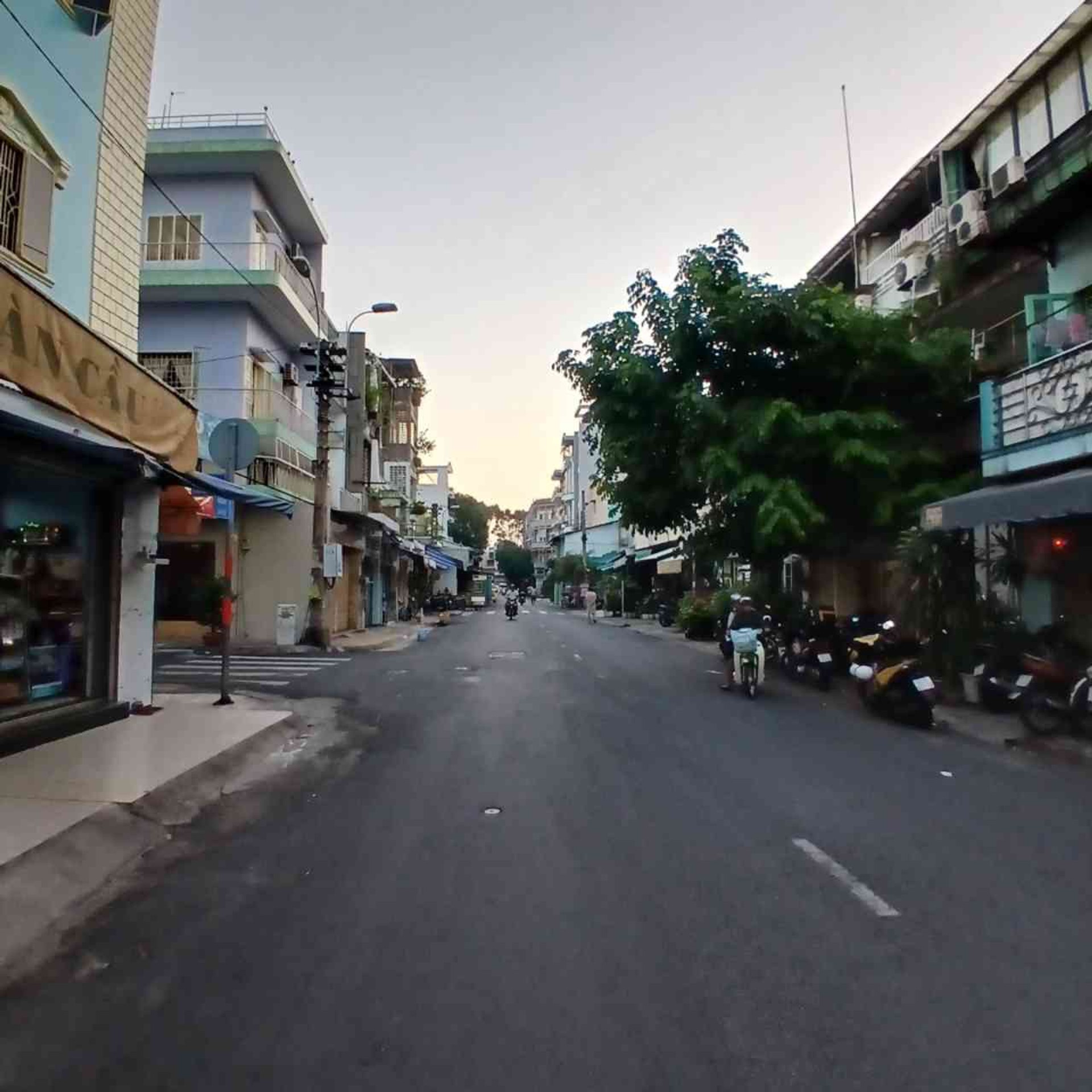 Nhà mặt phố kinh doanh siêu chắc, 3PN, 4 tầng tại Minh Phụng