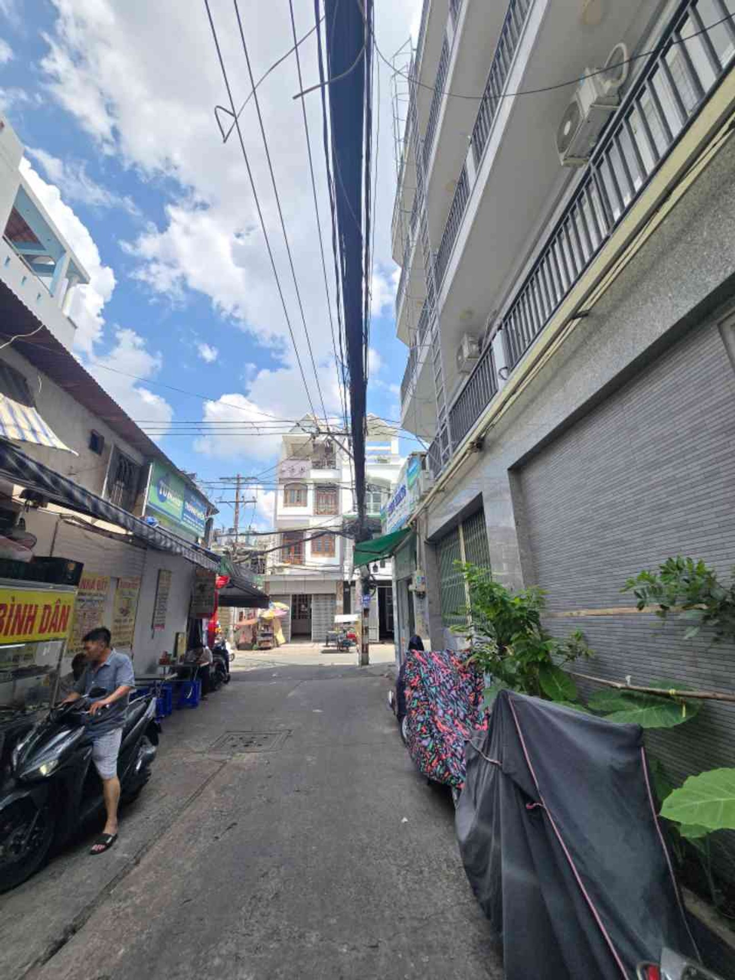Bán nhà 2 tầng 8 phòng tại Tân Bình, kinh doanh tốt, hẻm xe tải