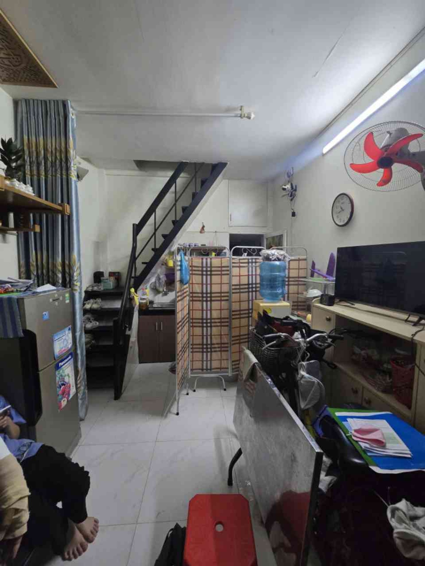 Nhà nhỏ xinh hẻm thông Quận 11, 2PN tiện nghi