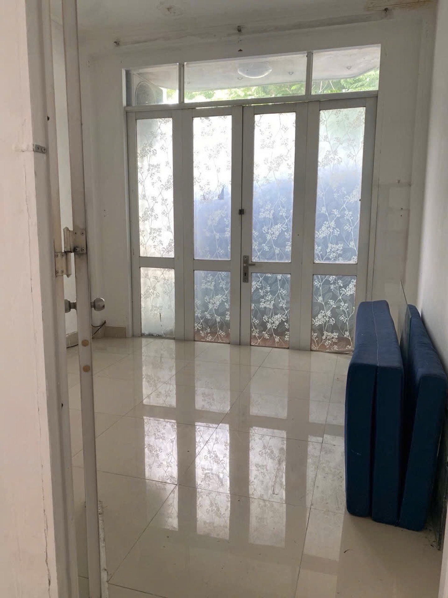 Kết cấu: 2 Tầng , 2 PN, 2 WC. + Vị trí: MT Kinh doanh Hoàng Sa thông Hai Bà Trưng - Trần Quang Khải