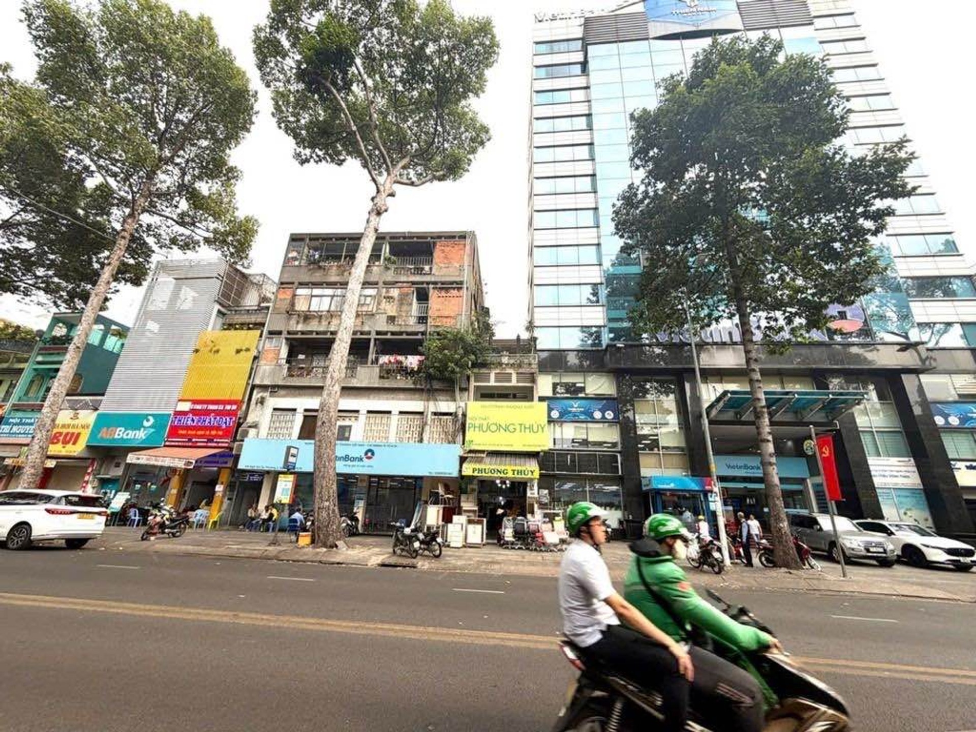 Nhà mặt phố kinh doanh sầm uất Quận 10, diện tích 115m², mặt tiền rộng 7.5m