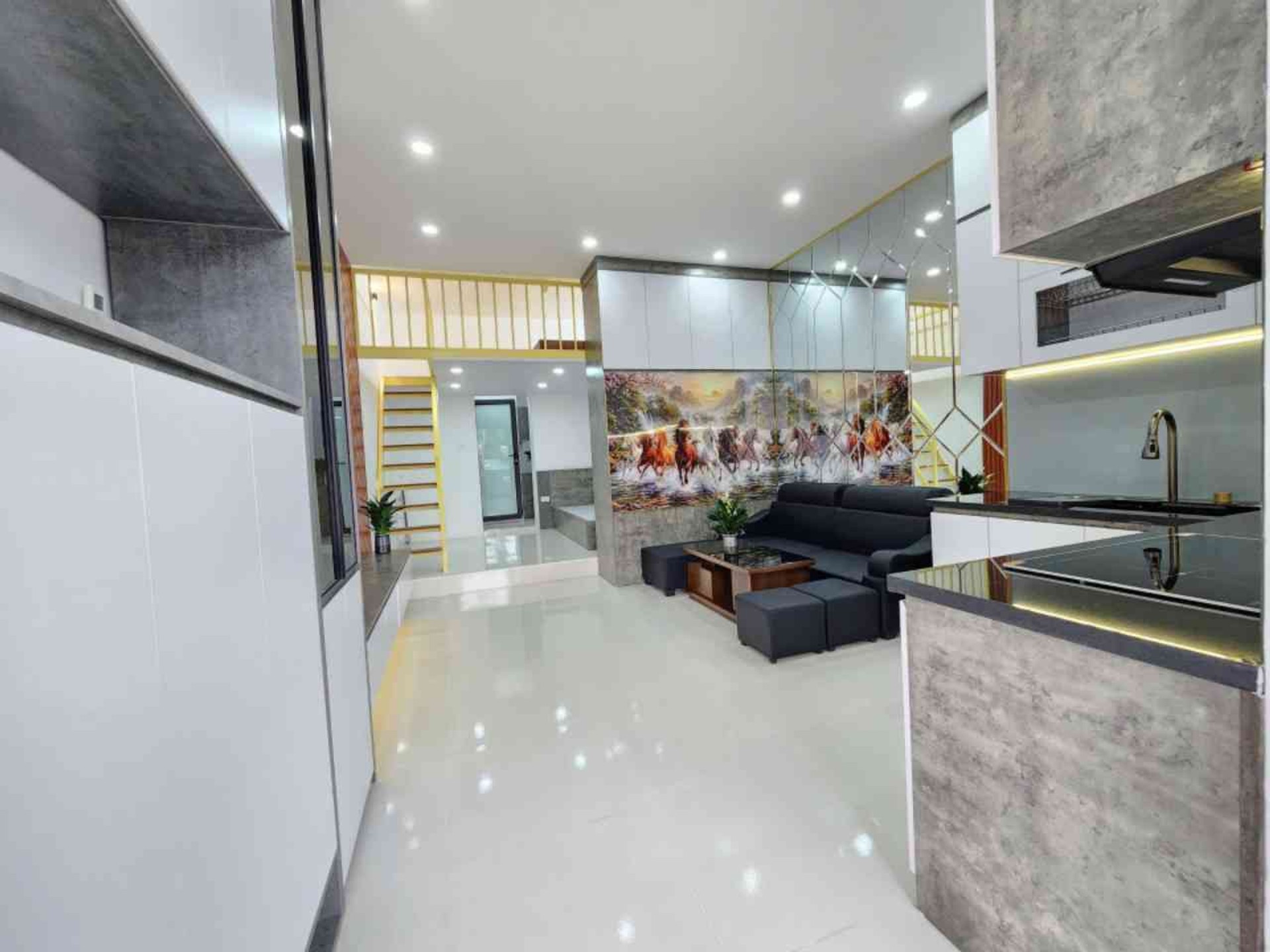 CĂN HỘ TT HAI BÀ TRƯNG- SỬ DỤNG 50M, 3NGỦ, 2WC- FULL NỘI THẤT- Ở LUÔN- Ô TÔ ĐỖ CHÂN CẦU THANG.